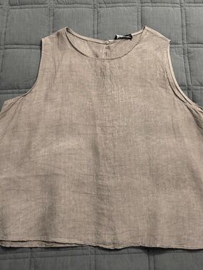Light Taupe Linen Sleeveless Top - Brand:Cecile Wang